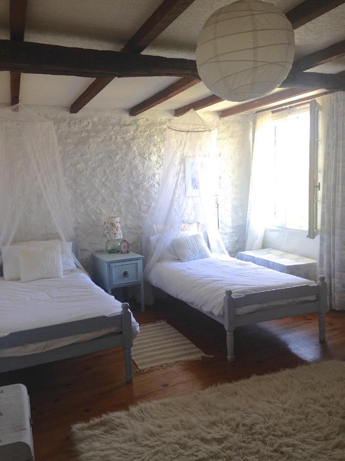 Les Galineaux Villa La Roquille Luaran gambar
