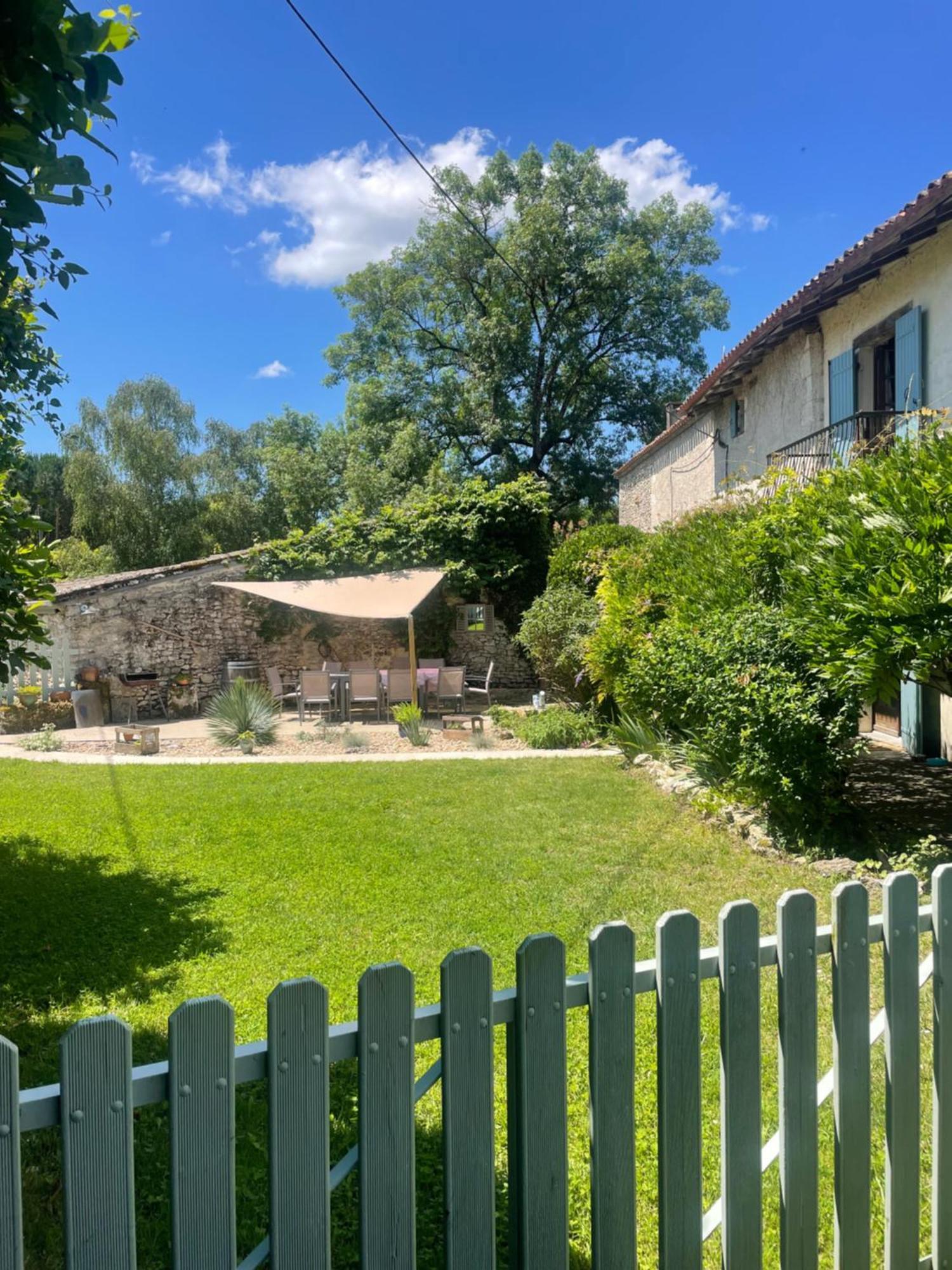 Les Galineaux Villa La Roquille Luaran gambar